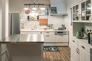 解放的なアメリカンハウスのキッチン