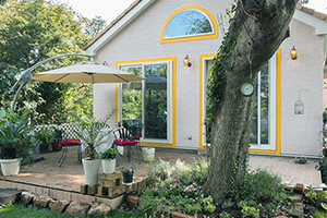 ガーデニングをずっと楽しめる美しい庭のある家