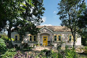 自然を残して四季を感じる輸入住宅